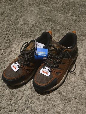 Skechers Men's Brown and Black Goodyear-Style Athletic Lace-Up Sneakers